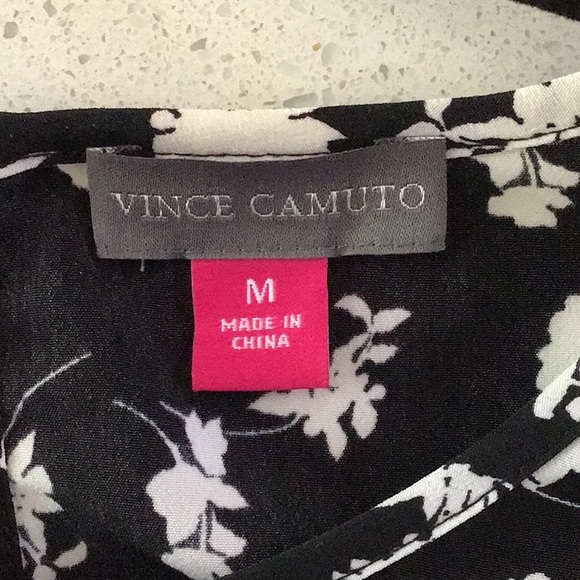 VINCE CAMUTO Flutter Sleeve Top Botanical Design Size: Med - Picture 5 of 7